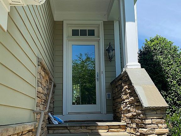 2nd image of 526 Narrows Pointe Dr