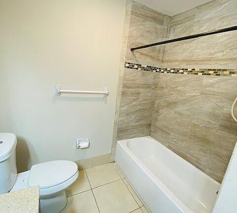 5th image of 2382 SW Bayshore Blvd Boulevard