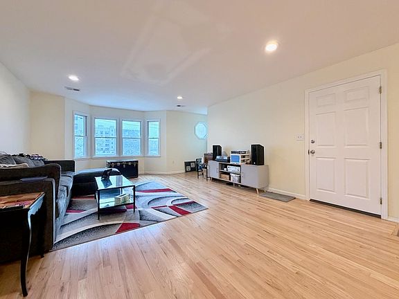 5th image of 378 7th St #2