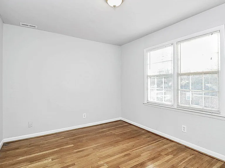 4220 Castleton Rd — Photo 4