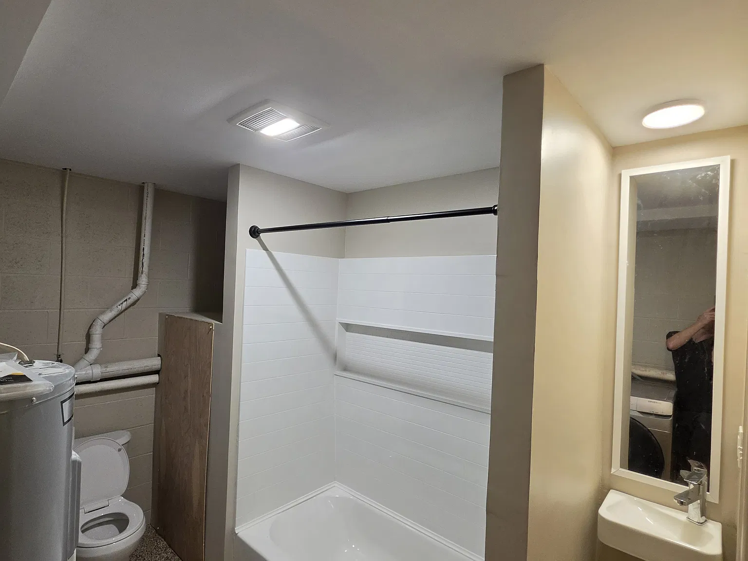Studio, 650 sqft, $1,300 — Photo 1