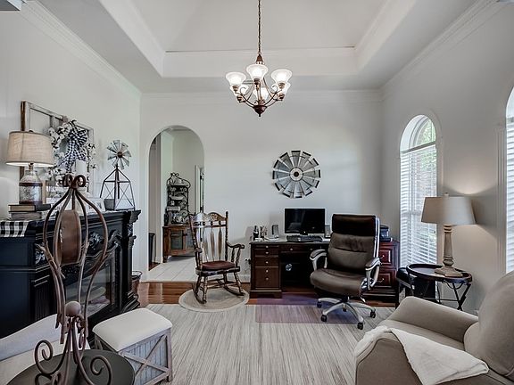 4th image of 8001 Oakmont Dr