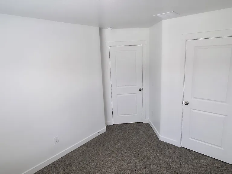 4335 N 325 E — Photo 12