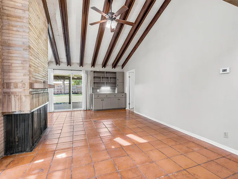 1127 Mount Rainier Dr — Photo 5