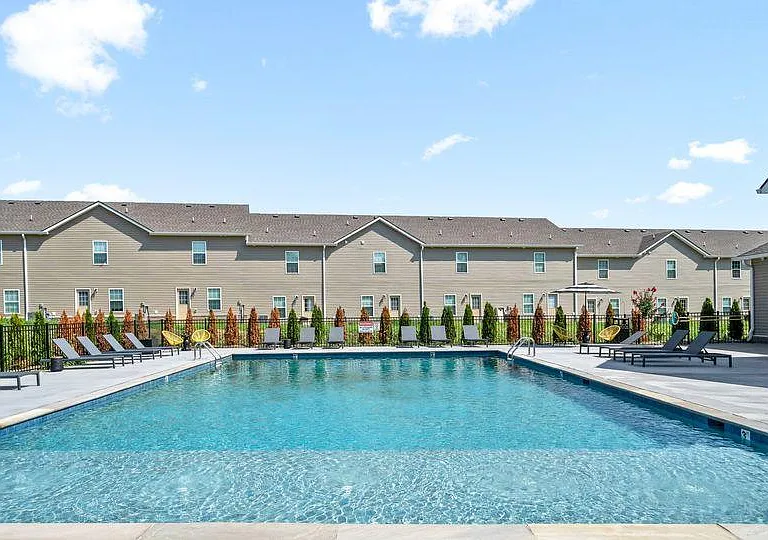 401 Victory Rd — Photo 22