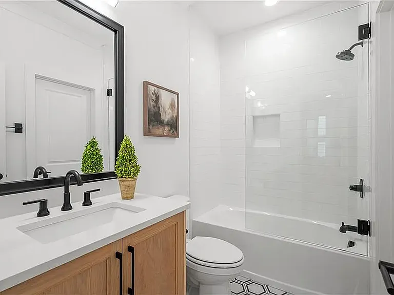 4051 Haverhill Dr NE — Photo 1