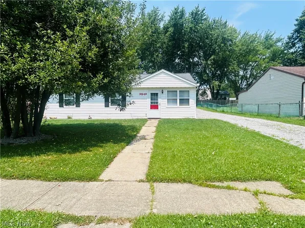 9849 Bright Dr, Windham, OH 44288