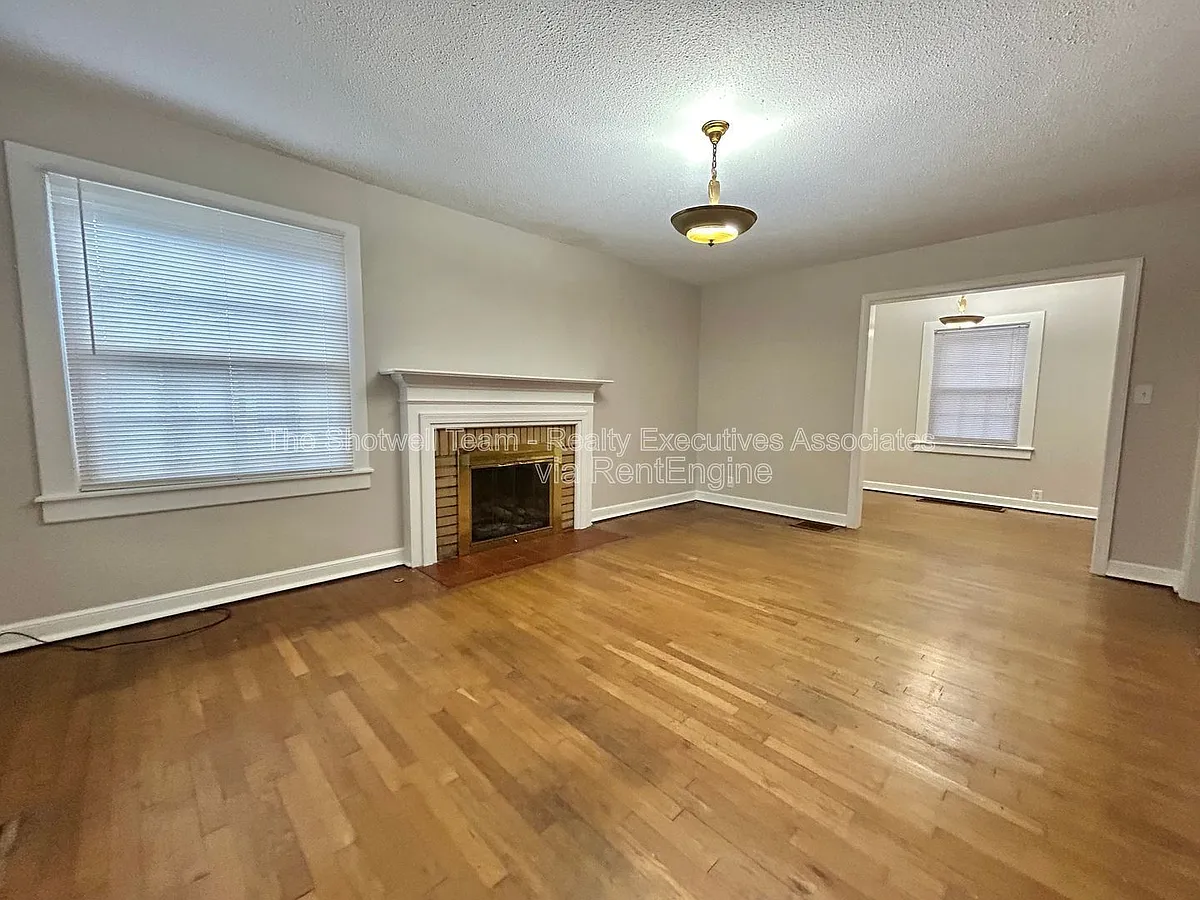 Building Photo - 4403 Cypress Ln