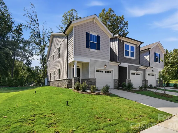 3201 Meadow Knoll Dr, Charlotte, NC 28269