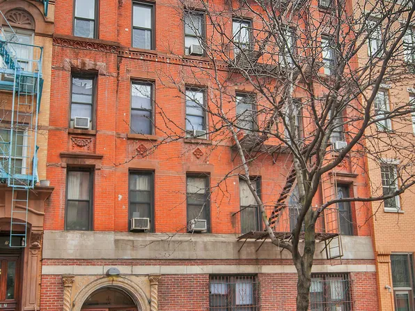 199 East 7th Street image 5 of 9