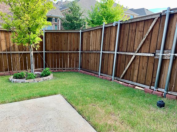 3rd image of 8717 Paradise Dr
