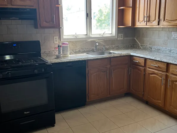 14 Lincoln Pl Floor 2, Lodi, NJ 07644