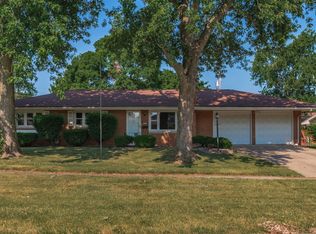 219 Fairway Dr, Bloomington, IL 61701