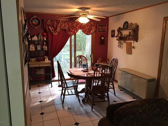 3rd image of 4616 Vista Dr
