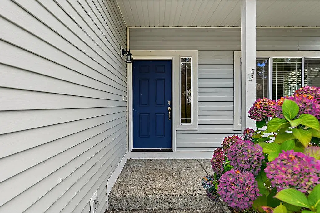 4 bed, 2.5 bath, 2360 sqft, $3,150 — Photo 3