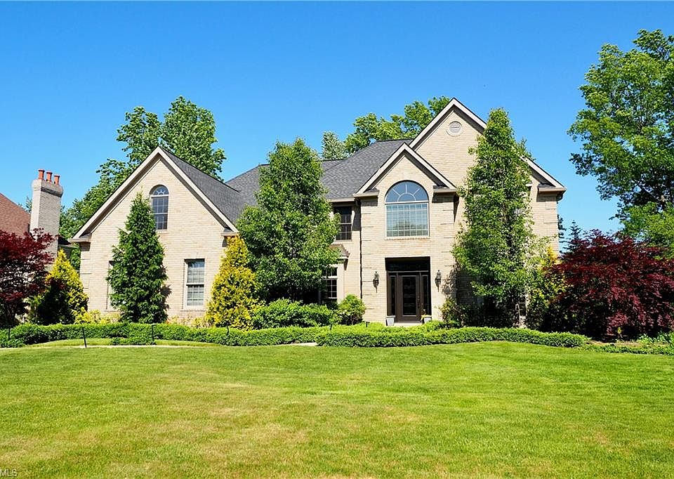 1st image of 2883 Forest Lake Dr