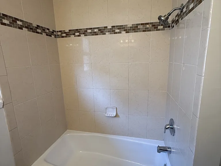 716 E Carson St #4 — Photo 2