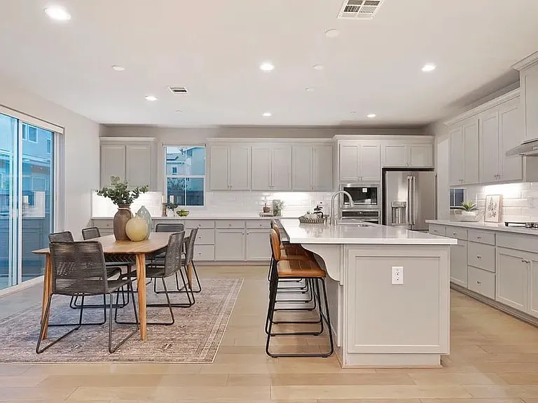 2230 Cannery Loop — Photo 6
