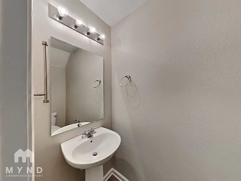 752 Henley Ct — Photo 4