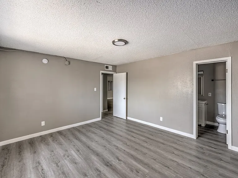 515 S 13th St #B02 — Photo 5