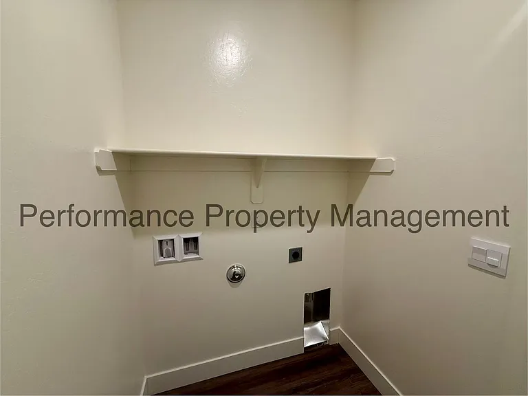 6915 Jewel Cave Ct — Photo 15