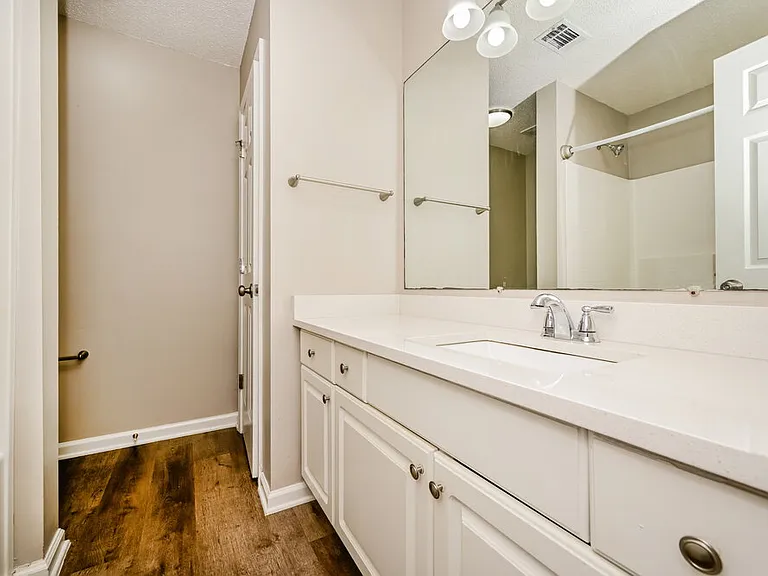 608 Fieldcrest Dr — Photo 10