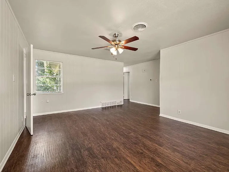 5213 Santa Rosa Dr — Photo 6