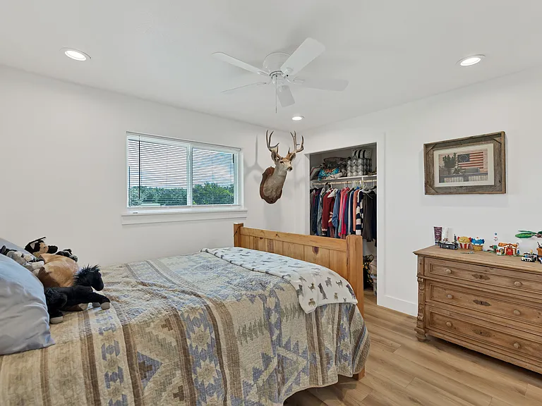 1901 Melissa Ln — Photo 31