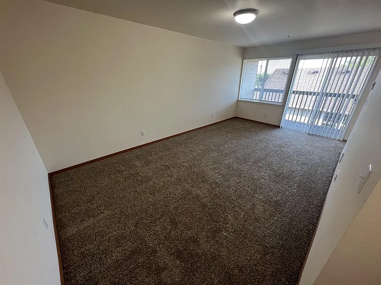 324 Avenue J #10 — Photo 9