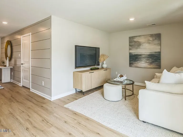 14 Forest Park Dr — Photo 6