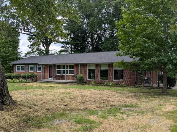 1215 Meadow Rd, Cookeville, TN 38501