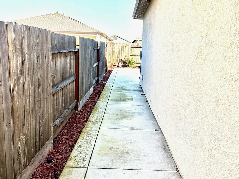 10424 Skynyrd Way — Photo 20