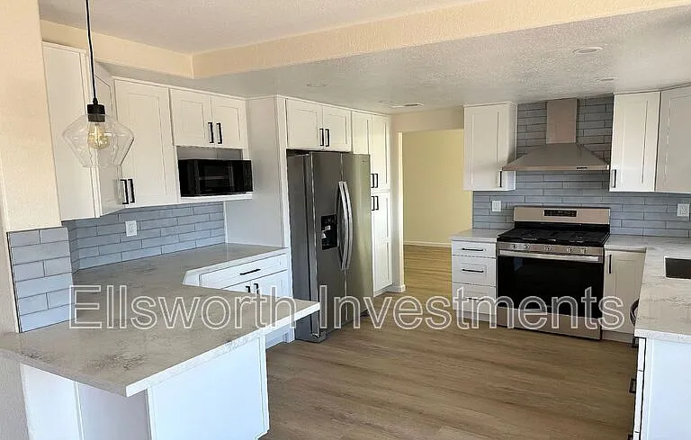 10195 Bluestone Ct — Photo 6