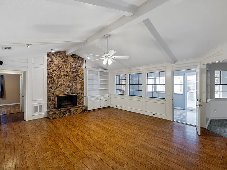 1527 Estates Way — Photo 36