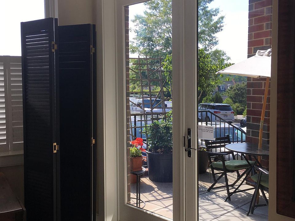 Entrance and patio