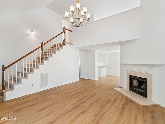 3rd image of 10149 Highgate Cir