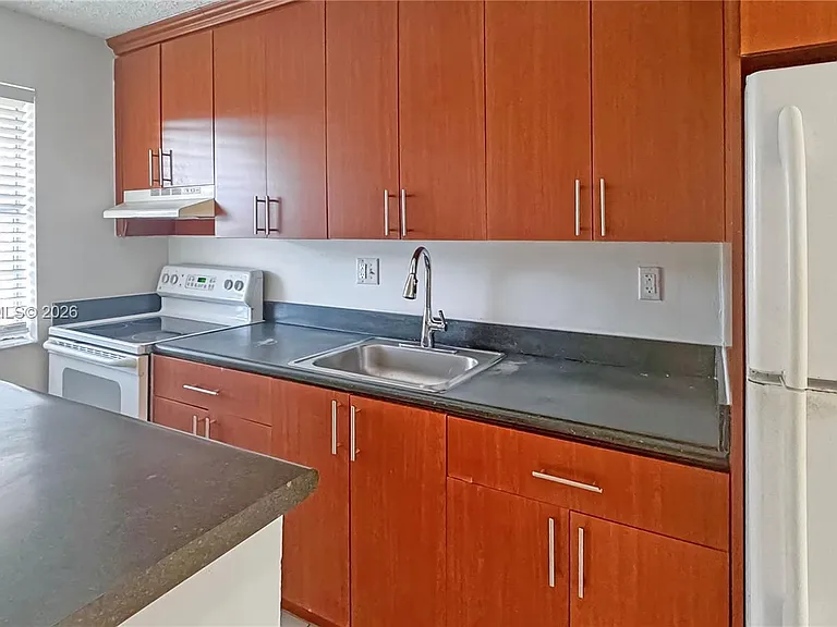 4081 N Dixie Hwy #20 — Photo 6