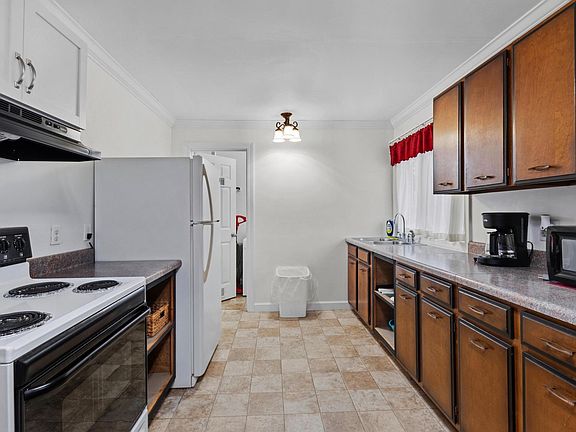 5th image of 123 Payne St