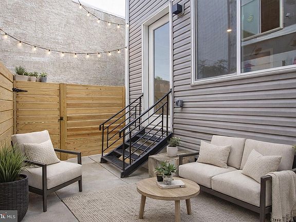 4th image of 2010 N 8th St