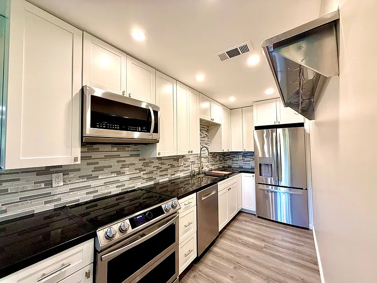 685 N Ashurst Ct #H218 — Photo 5