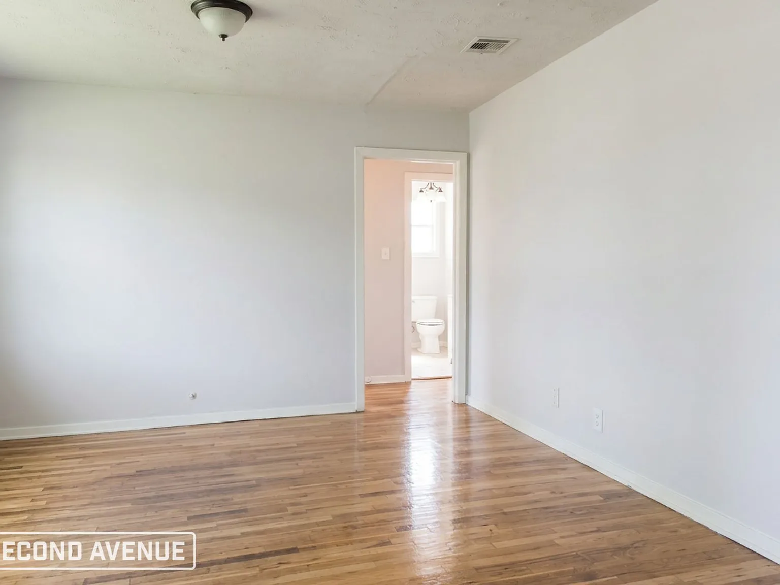 3 bed, 1.0 bath, 943 sqft, $1,350 — Photo 4