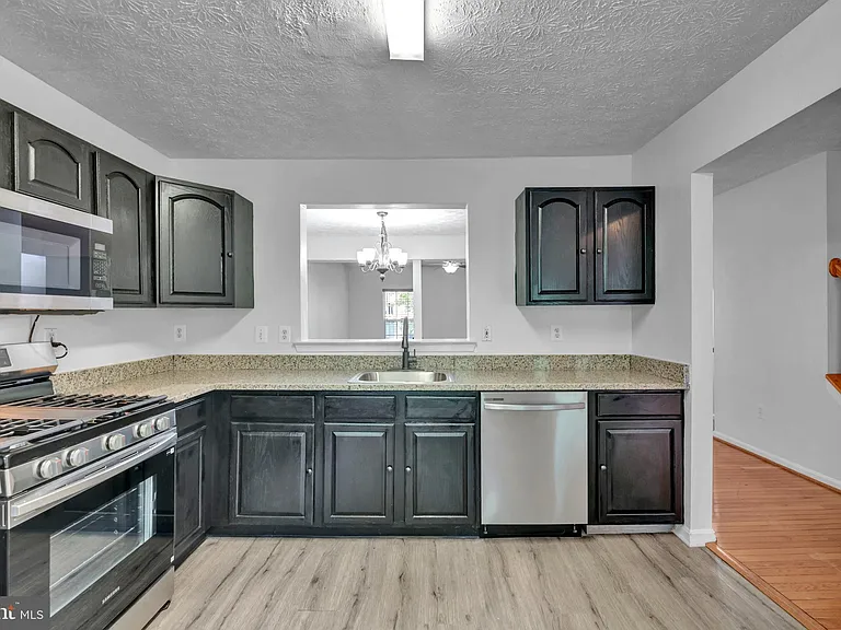 2406 Lemontree Ln — Photo 6