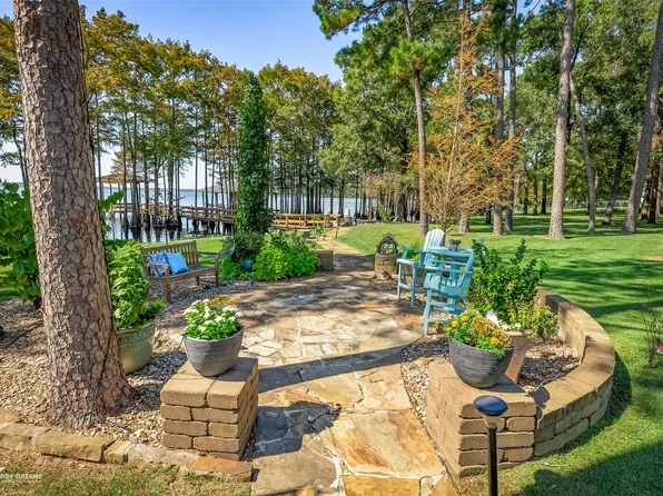 2002 N Cross Dr, Shreveport, LA 71107