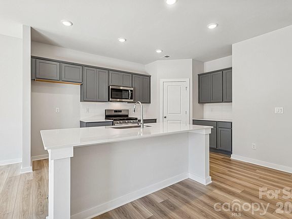 2nd image of 901 Hallman Branch Ln