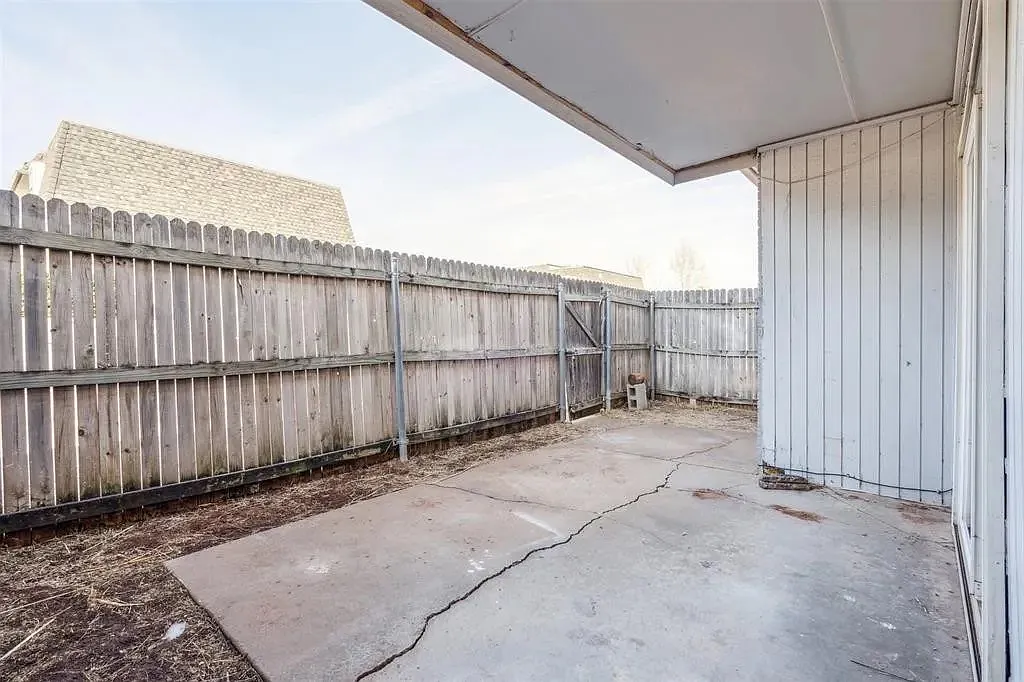 Building Photo - 11417 N May Ave #1-D