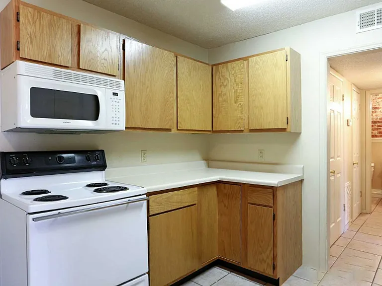 South Creekside Apartments — Photo 11