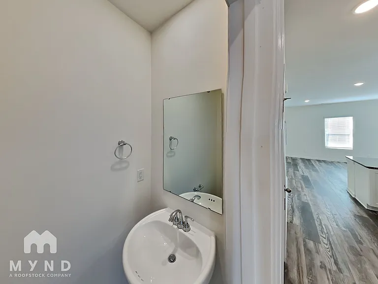 122B Fosters Glen Pl #B — Photo 16
