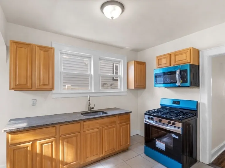 24 Irving Ave #1 — Photo 3