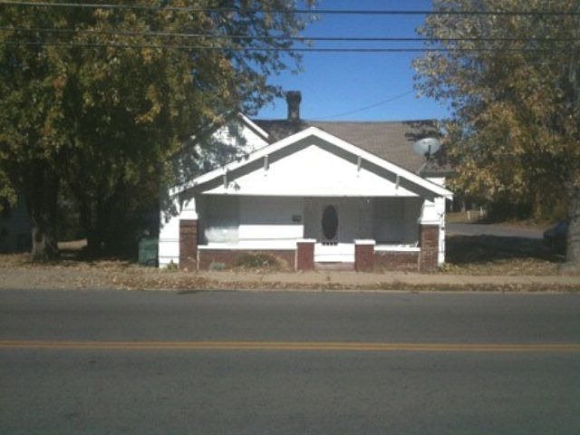 1st image of 413 W Center St