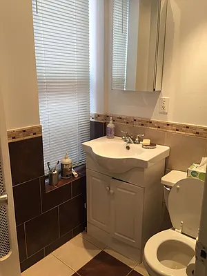 Rented by Salon Realty Corp | media 10